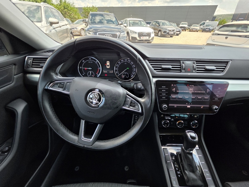 Škoda Superb 2.0 TDI DSG/XENON/KAMERA