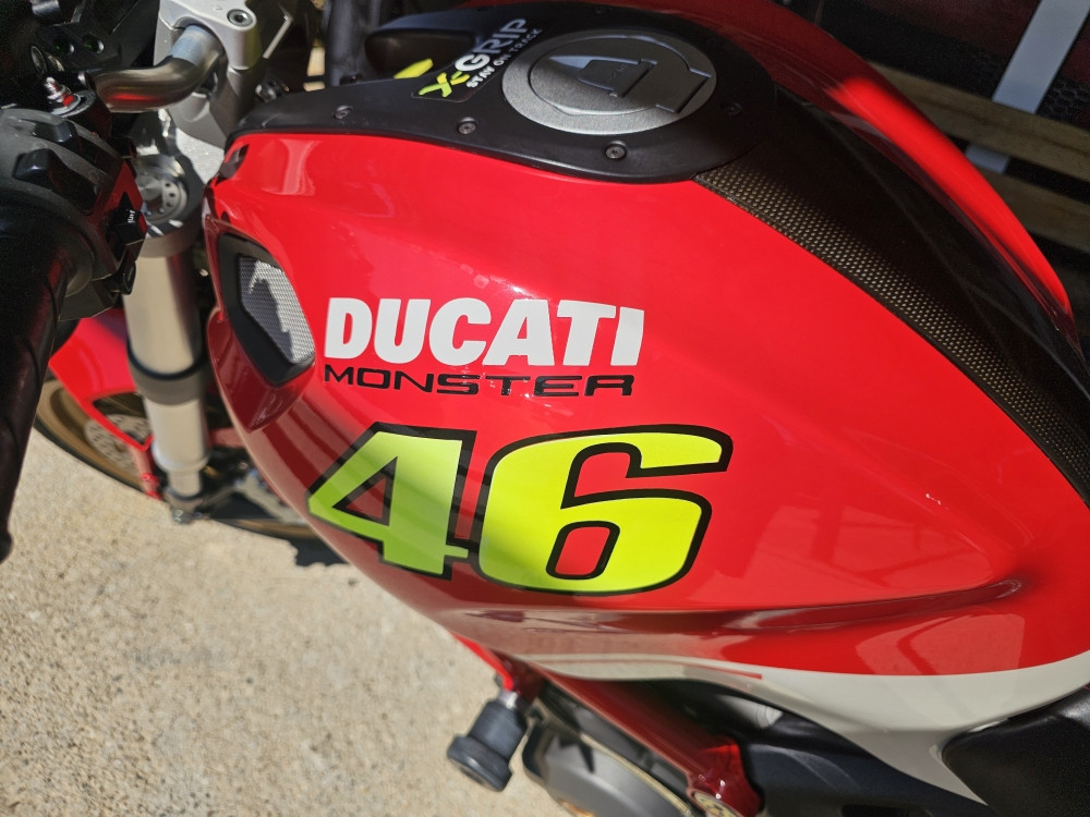 DUCATI MONSTER 696