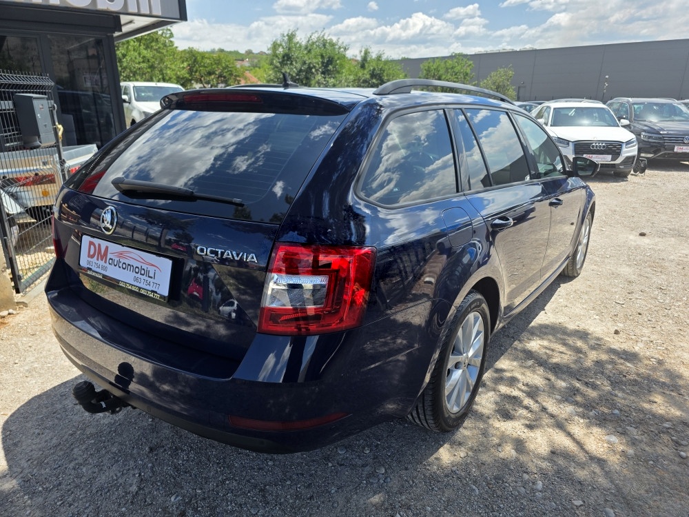 Škoda Octavia 1.6 TDI DSG KAMERA