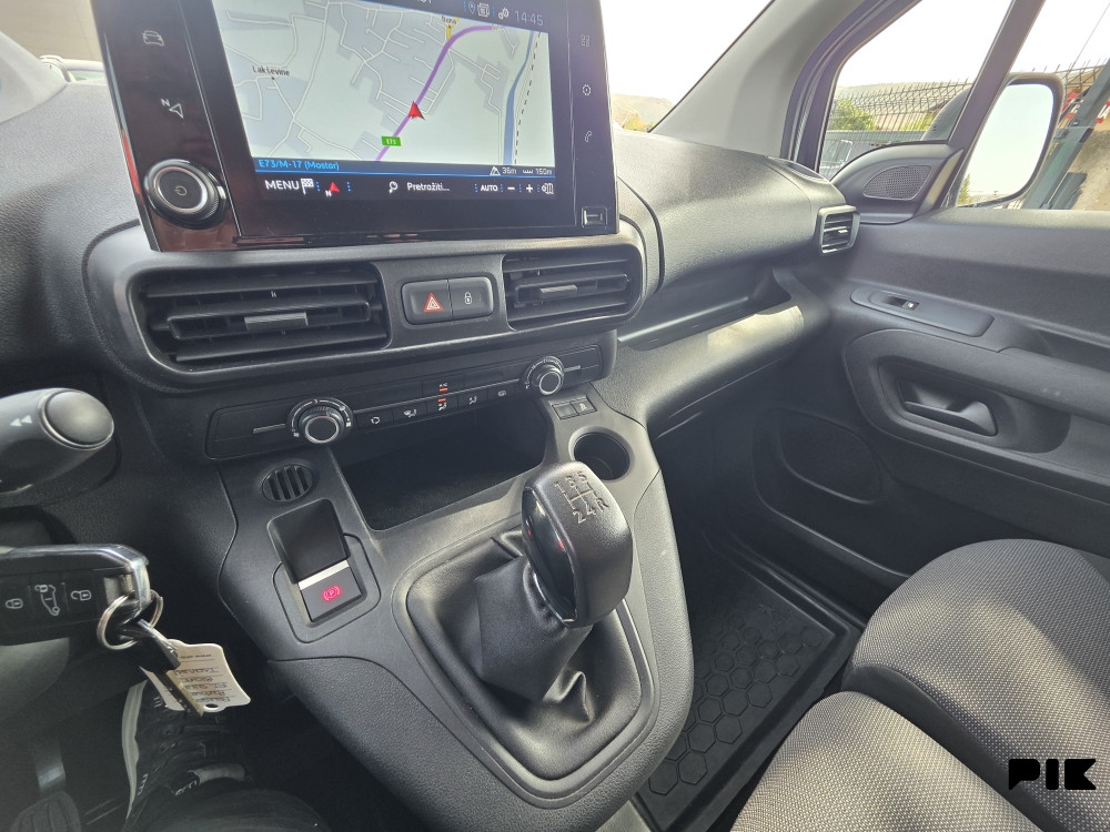 Peugeot Partner 1.6 HDI/KAMERE/TRI SJEDISTA /NAVI/KROVNI NOSAČ