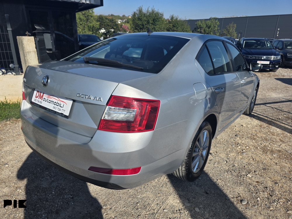 Škoda Octavia 1.6 TDI DSG NAVI