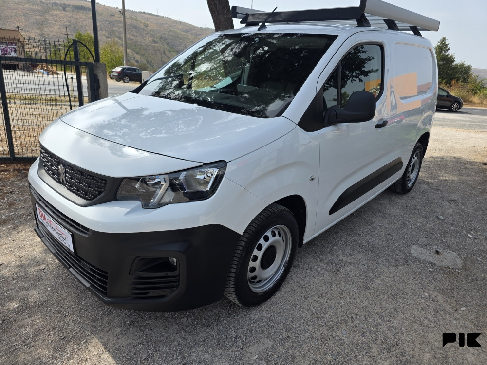 Peugeot Partner 1.6 HDI/KAMERE/TRI SJEDISTA /NAVI/KROVNI NOSAČ