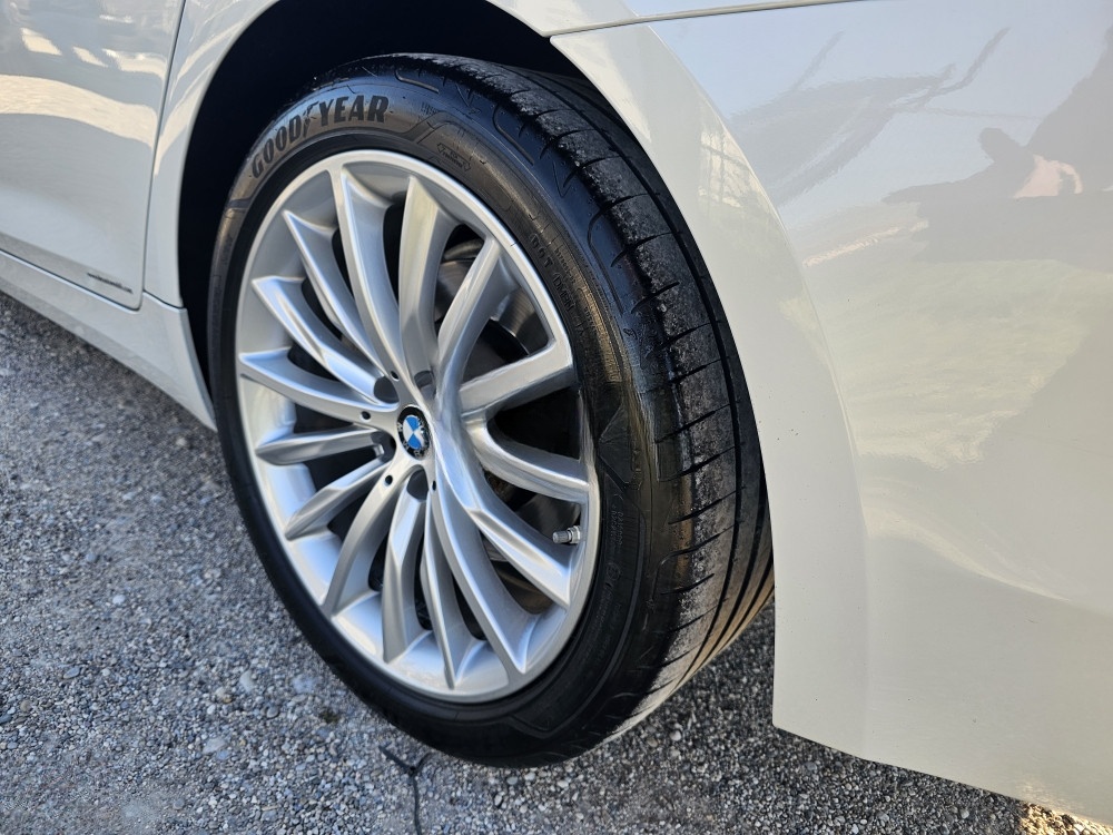 BMW 520d/AUT/NAVI/KOŽA/KAMERA/19 COLL