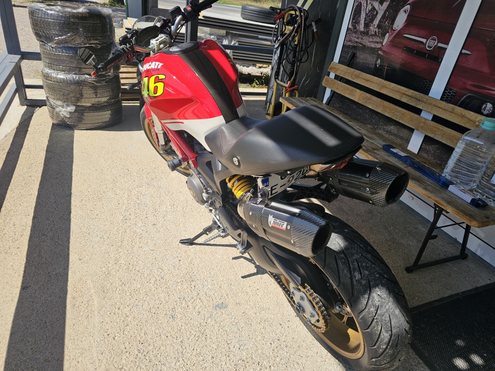 DUCATI MONSTER 696