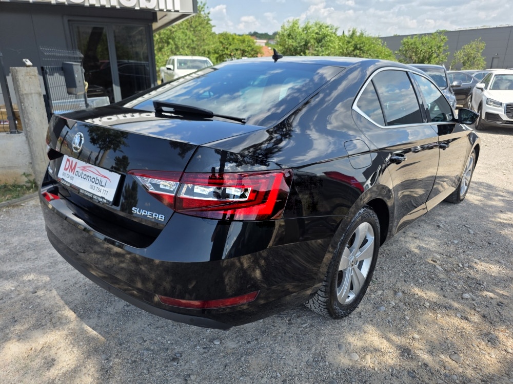 Škoda Superb 2.0 TDI DSG/XENON/KAMERA