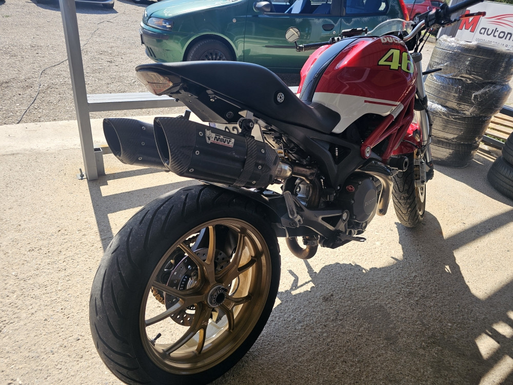 DUCATI MONSTER 696