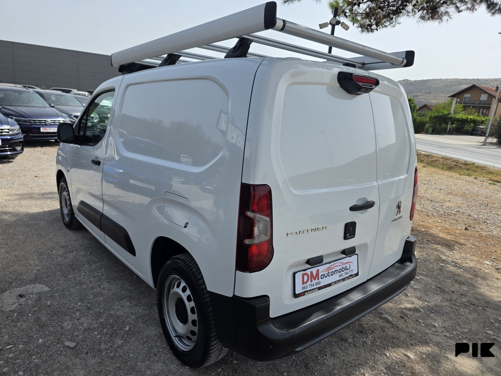 Peugeot Partner 1.6 HDI/KAMERE/TRI SJEDISTA /NAVI/KROVNI NOSAČ