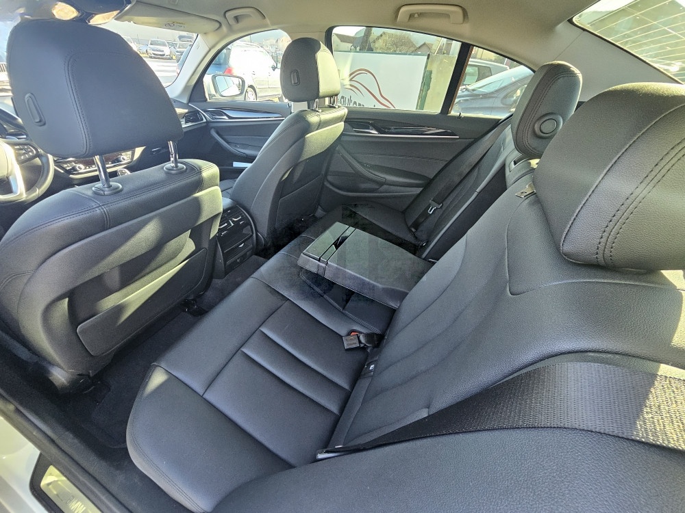 BMW 520d/AUT/NAVI/KOŽA/KAMERA/19 COLL