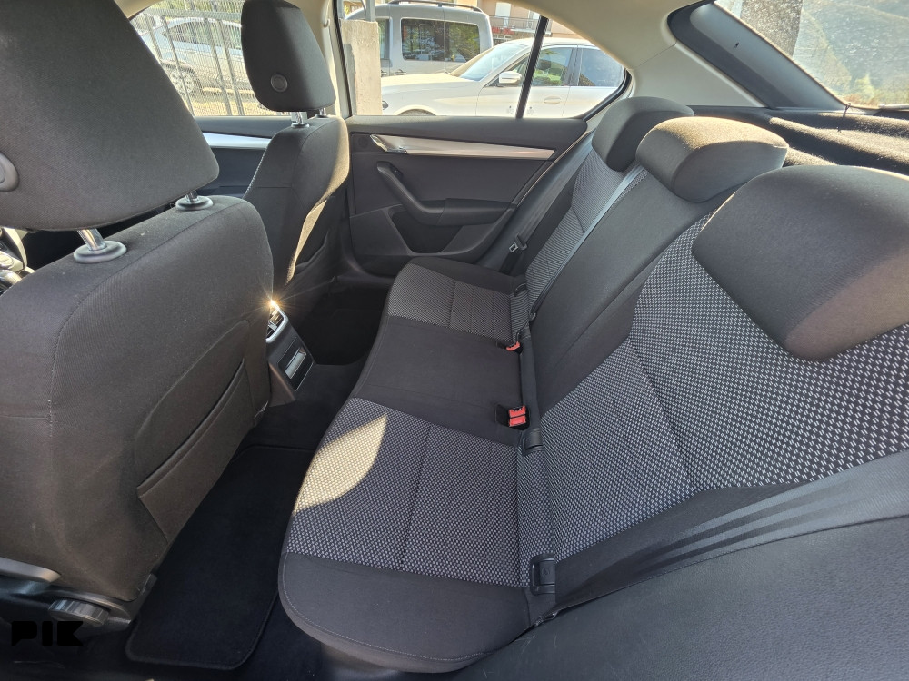 Škoda Octavia 1.6 TDI DSG NAVI