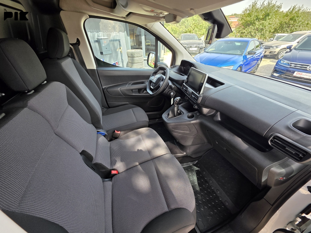 Peugeot Partner 1.6 HDI/KAMERE/TRI SJEDISTA /NAVI/KROVNI NOSAČ