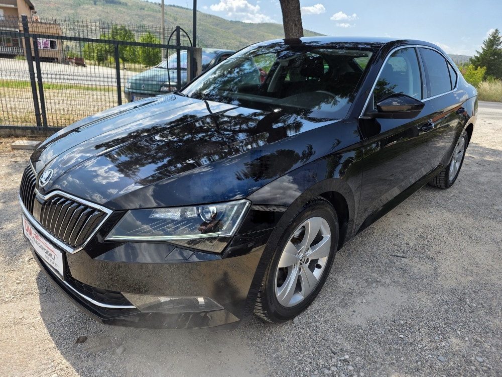 Škoda Superb 2.0 TDI DSG/XENON/KAMERA