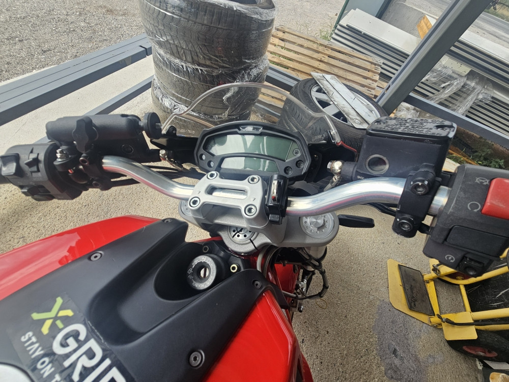 DUCATI MONSTER 696