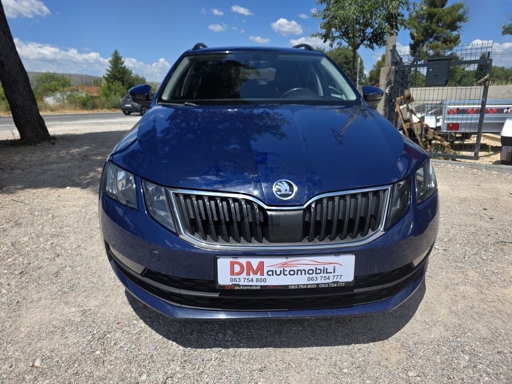 Škoda Octavia 1.6 TDI DSG KAMERA
