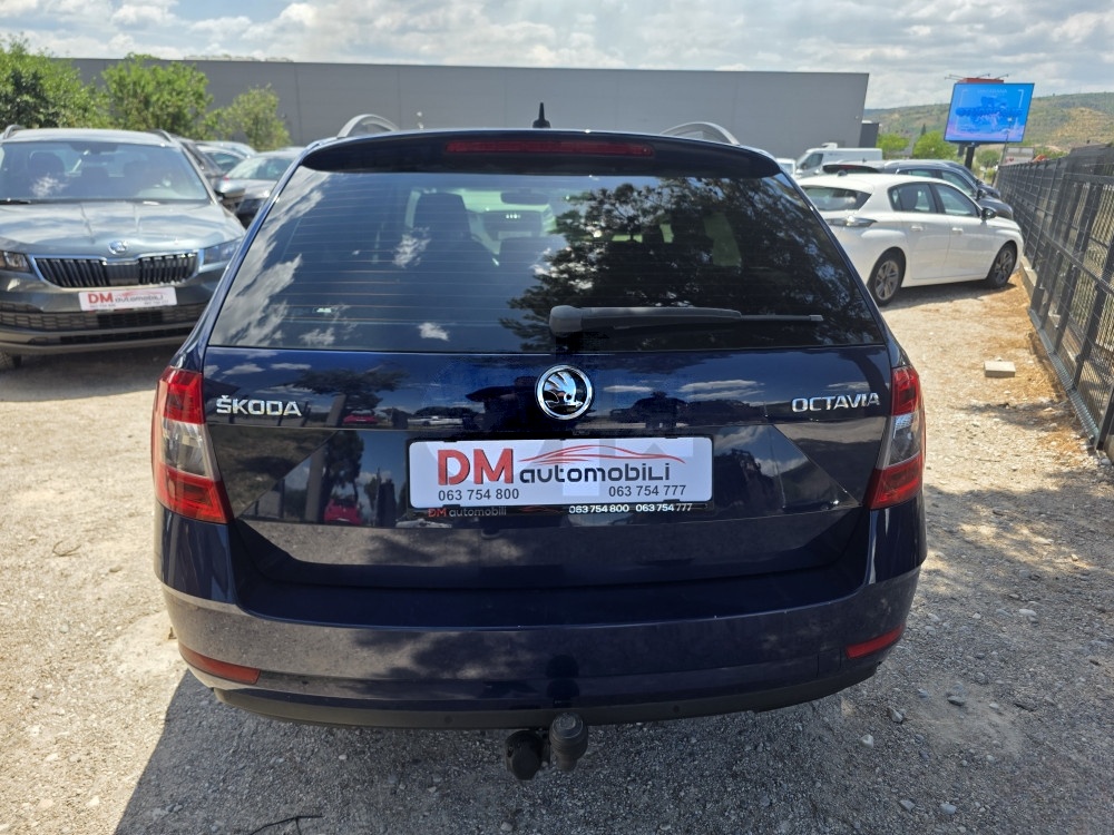Škoda Octavia 1.6 TDI DSG KAMERA