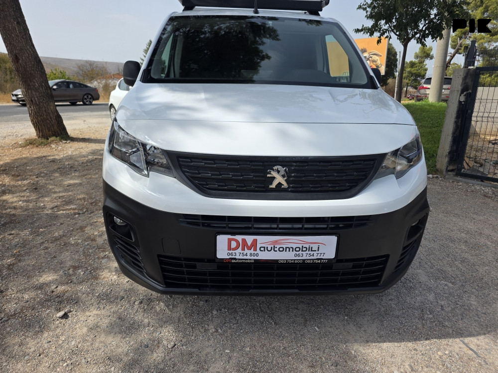 Peugeot Partner 1.6 HDI/KAMERE/TRI SJEDISTA /NAVI/KROVNI NOSAČ