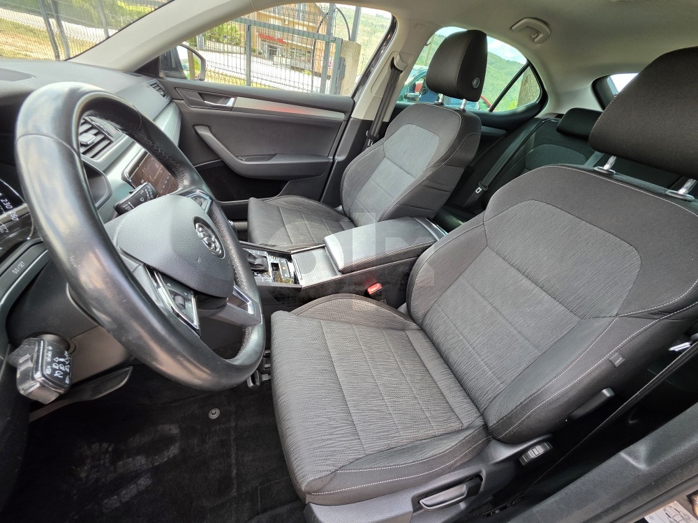 Škoda Superb 2.0 TDI DSG/XENON/KAMERA