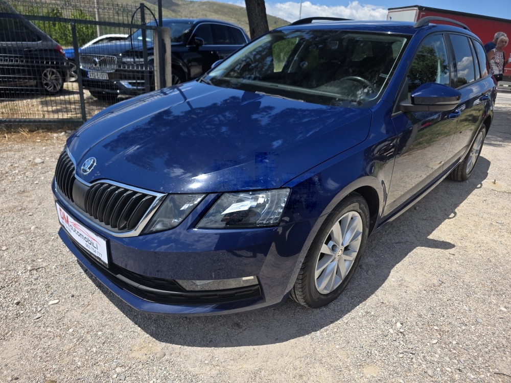 Škoda Octavia 1.6 TDI DSG KAMERA