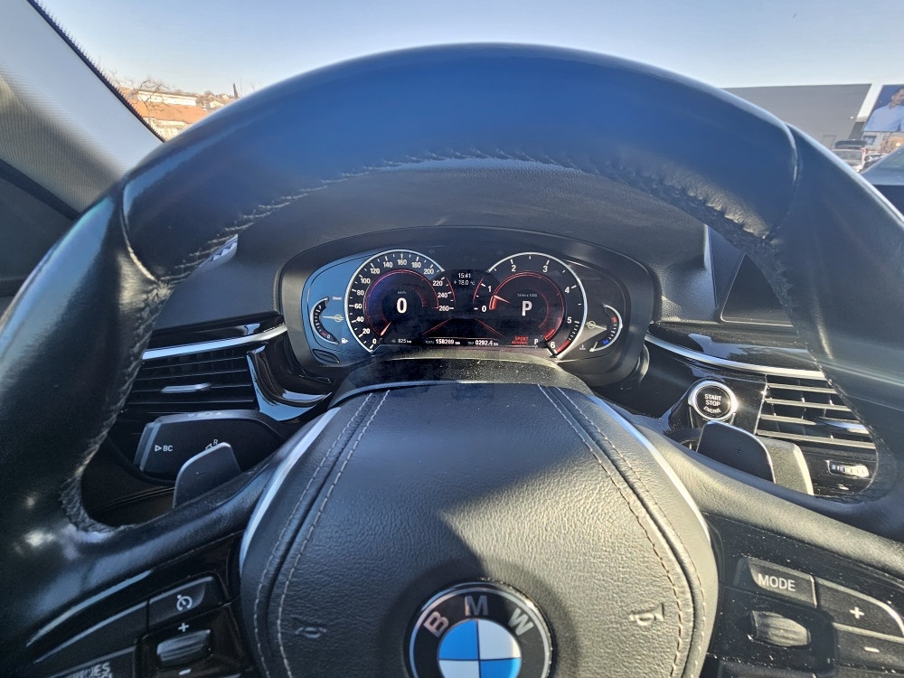 BMW 520d/AUT/NAVI/KOŽA/KAMERA/19 COLL