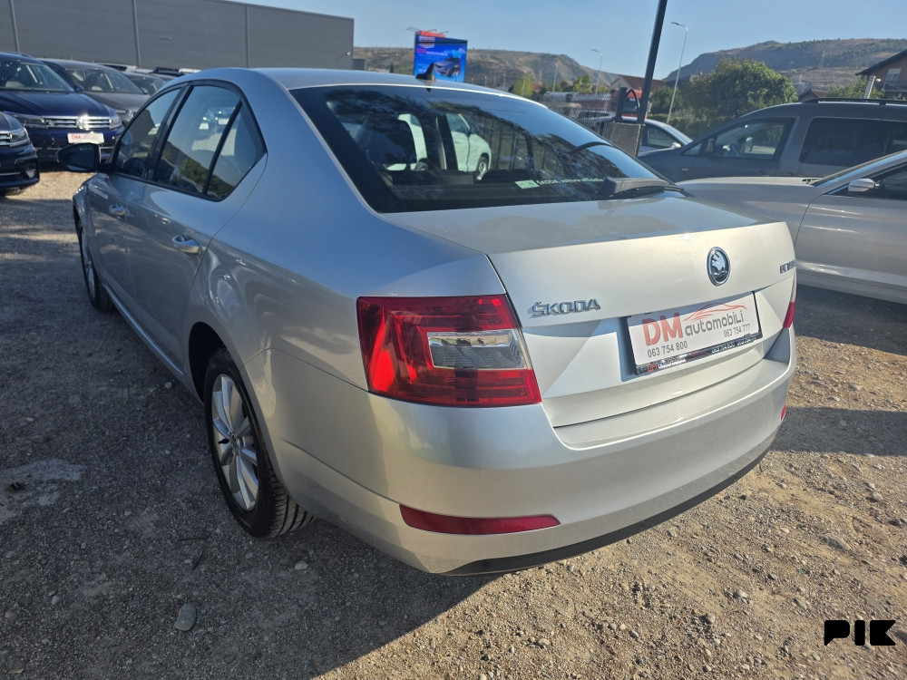 Škoda Octavia 1.6 TDI DSG NAVI