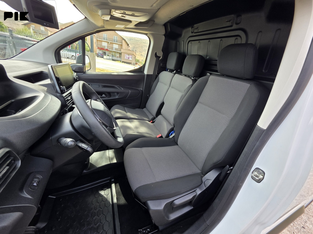Peugeot Partner 1.6 HDI/KAMERE/TRI SJEDISTA /NAVI/KROVNI NOSAČ