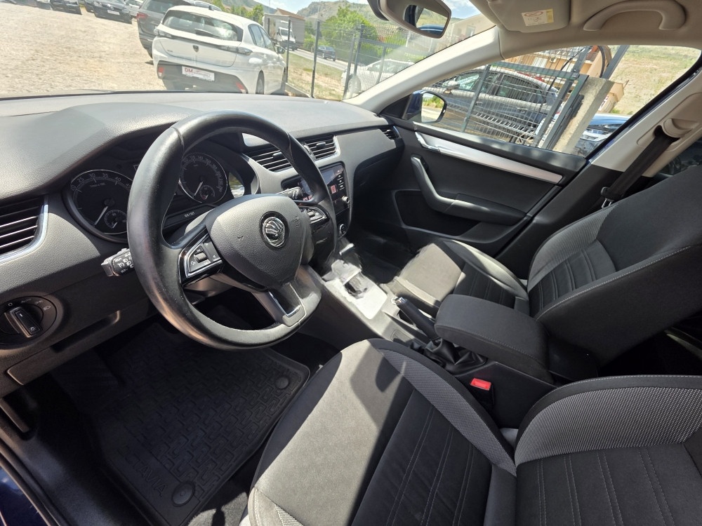 Škoda Octavia 1.6 TDI DSG KAMERA