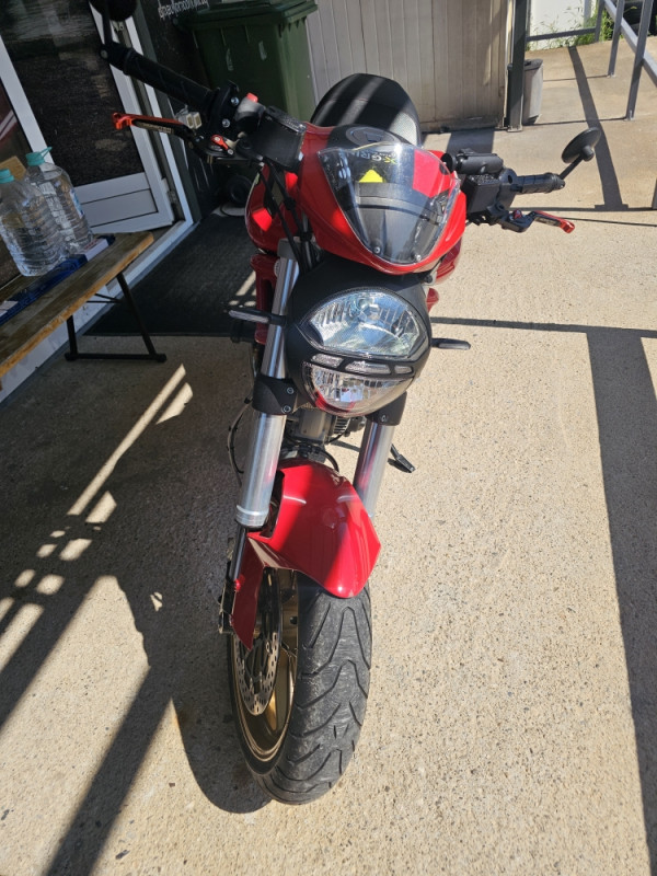 DUCATI MONSTER 696