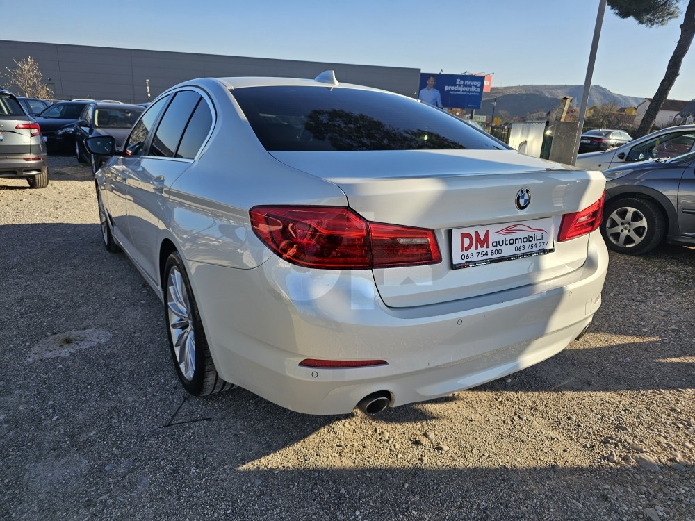 BMW 520d/AUT/NAVI/KOŽA/KAMERA/19 COLL