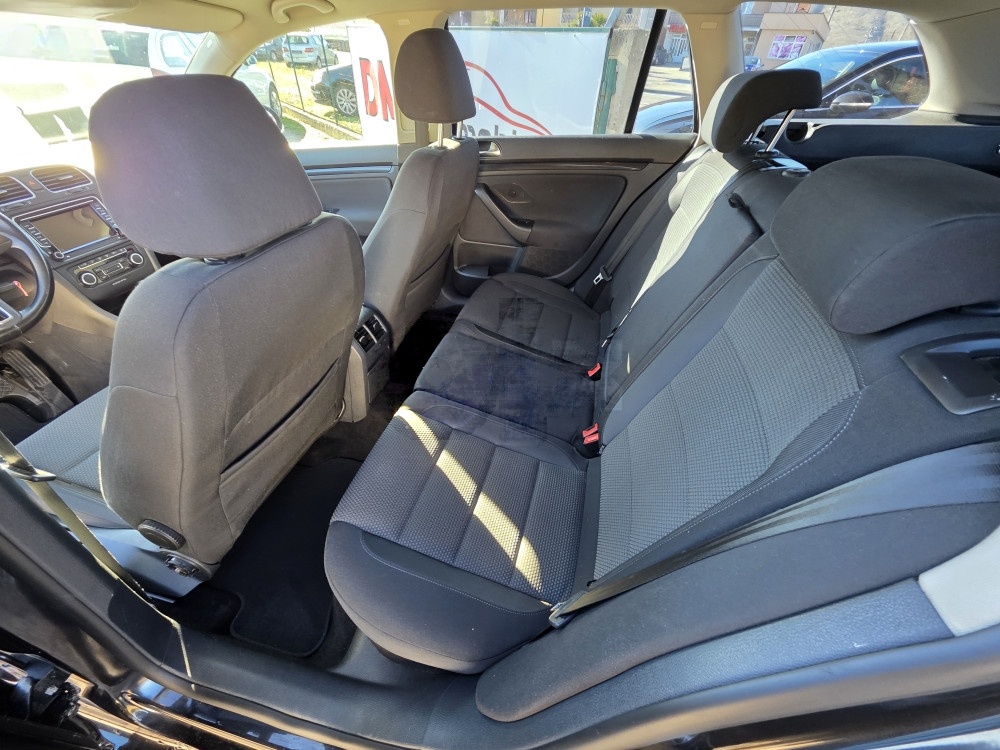 Volkswagen Golf 1.6 TDI/NAVI/PDC