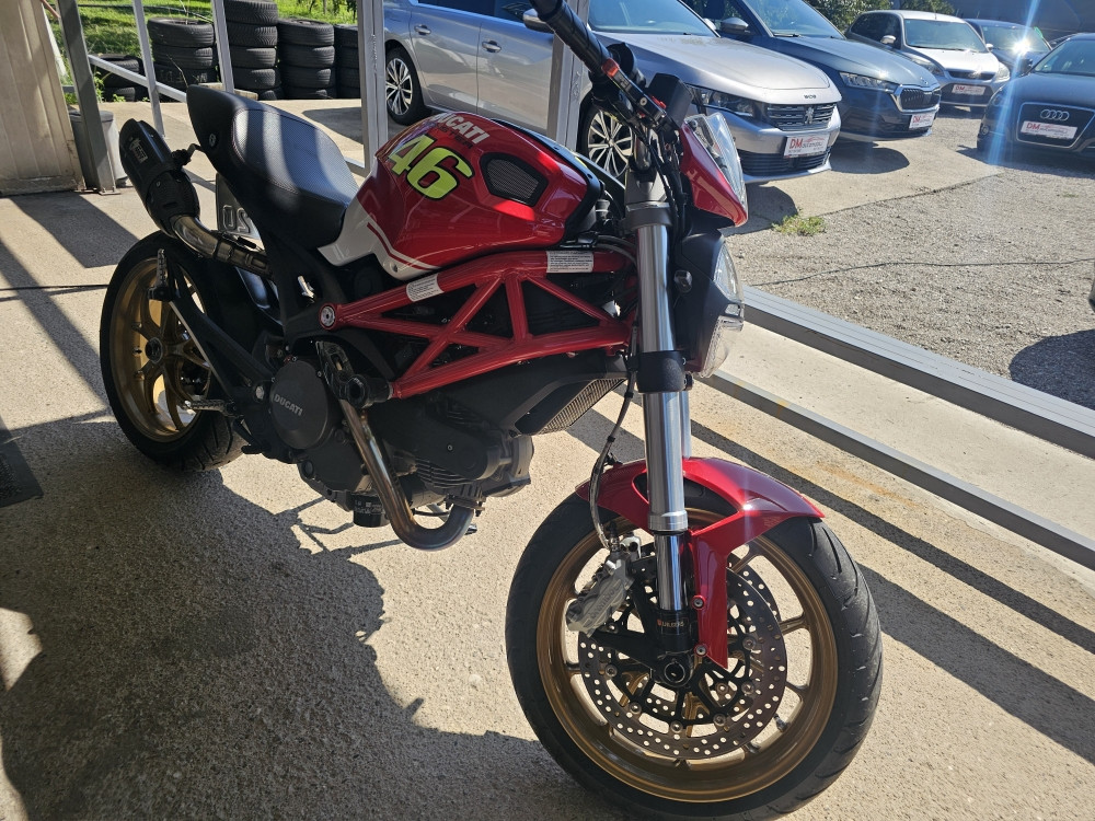 DUCATI MONSTER 696