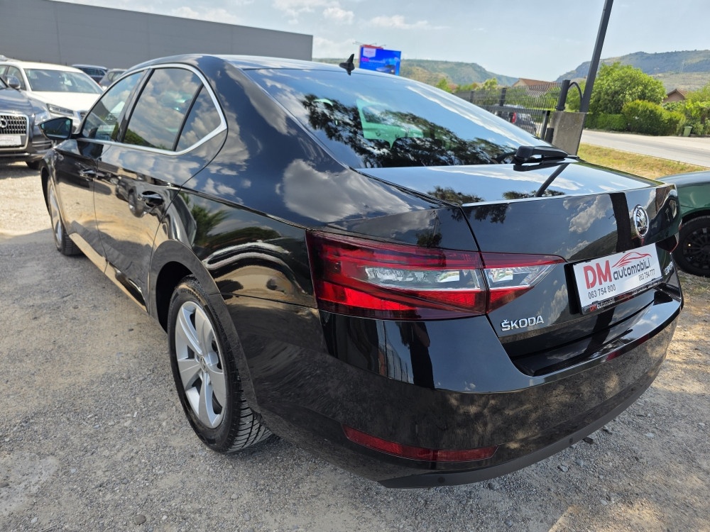 Škoda Superb 2.0 TDI DSG/XENON/KAMERA
