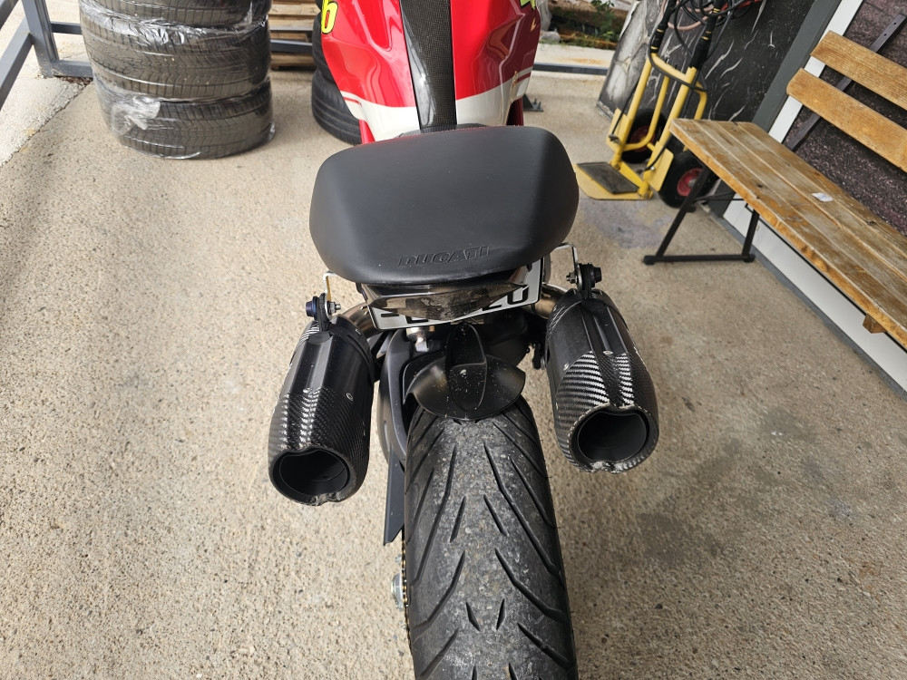 DUCATI MONSTER 696