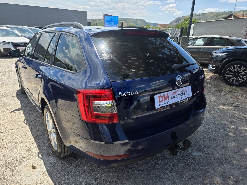 Škoda Octavia 1.6 TDI DSG KAMERA