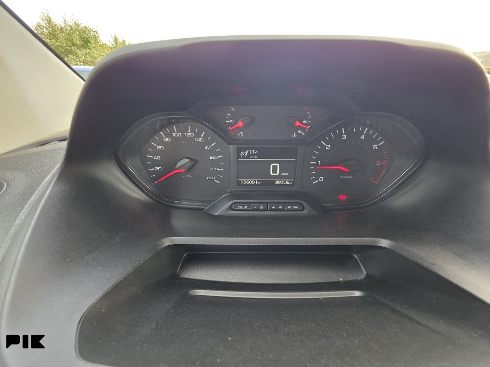 Peugeot Partner 1.6 HDI/KAMERE/TRI SJEDISTA /NAVI/KROVNI NOSAČ