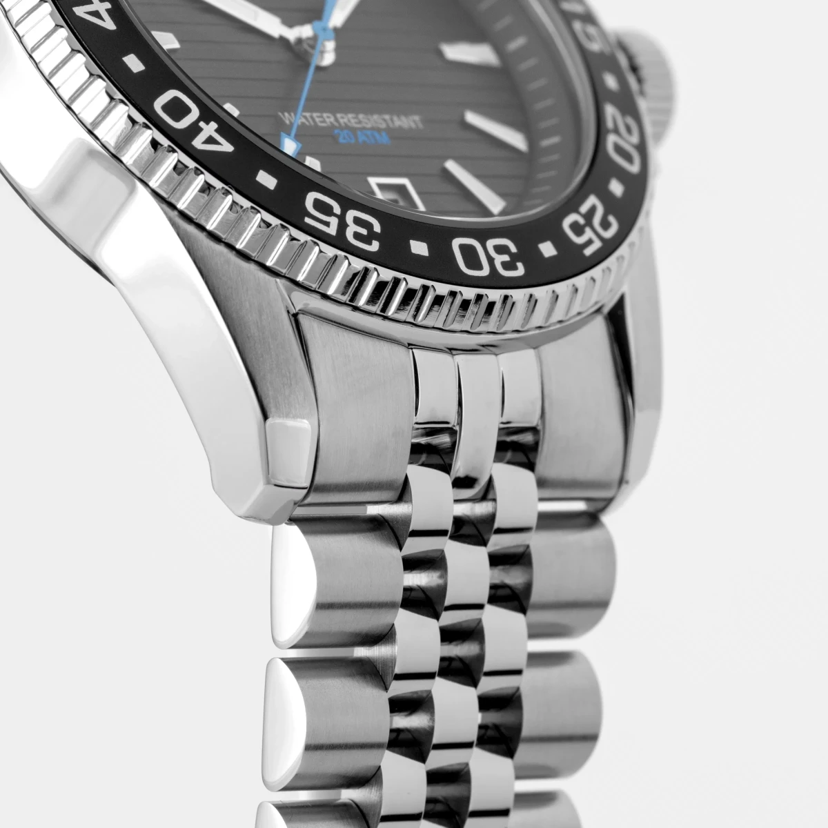 Liverpool Diver 1-2205H
