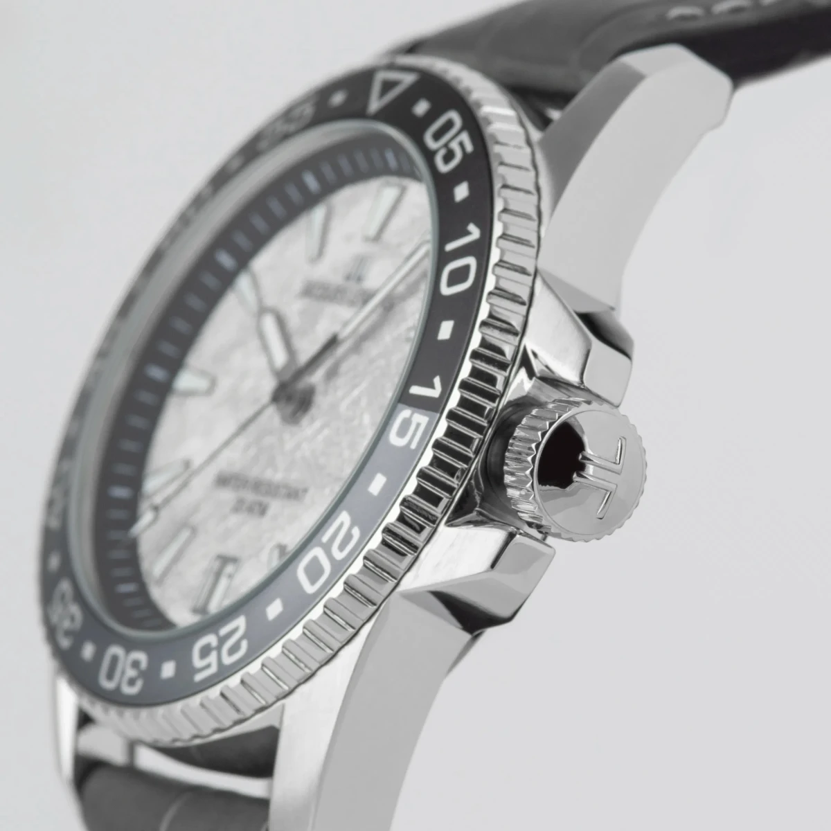 Liverpool Diver 1-2205E