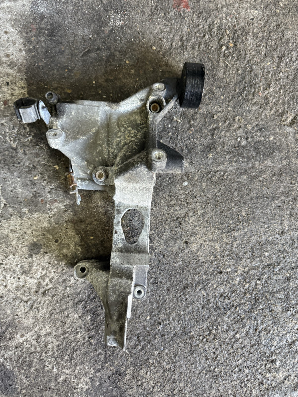 NOSAC ALTERNATORA SKODA WV PASSAT 7 AUDI 03H260089G