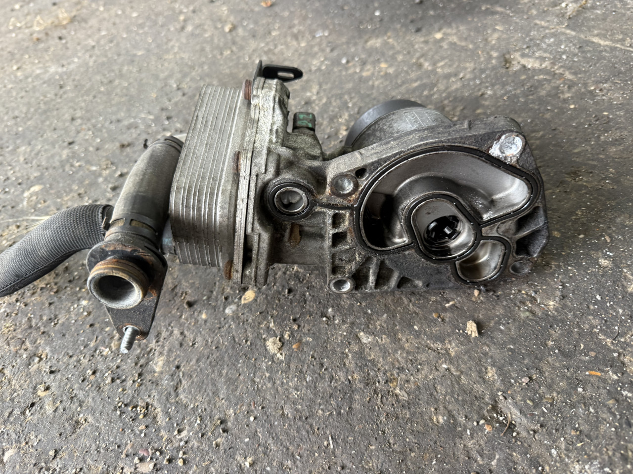 KUCISTE FILTERA ULJA CITROEN LAN ROVER 2.2  9682632980