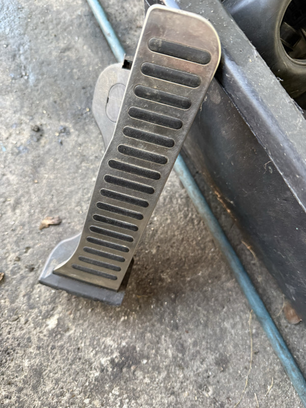 PAPUCA PEDALA GASA SKODA GOLF 1K0909605T