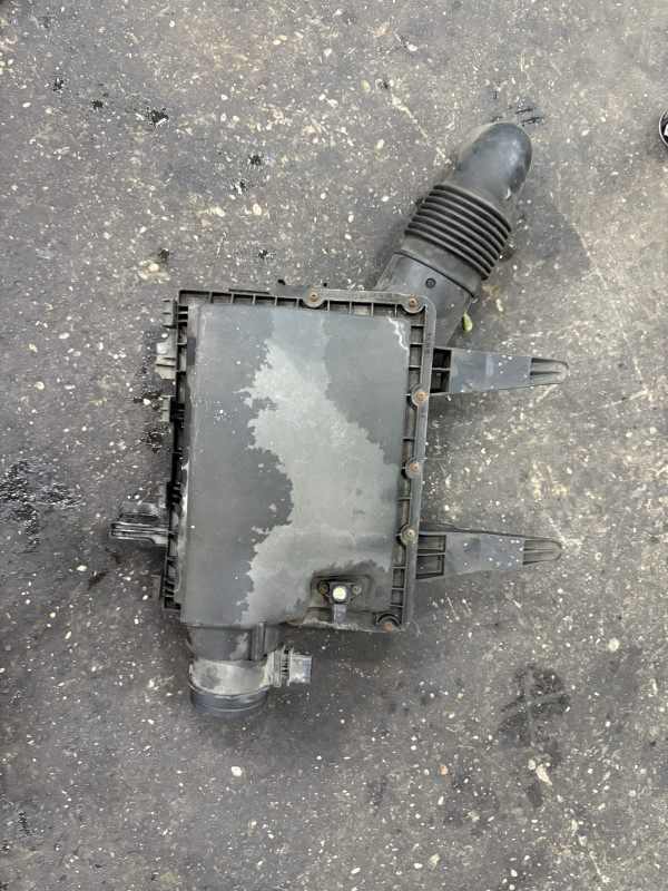 KUCISTE FILTERA ZRAKA SPRINTER 319 CDI A0000905001