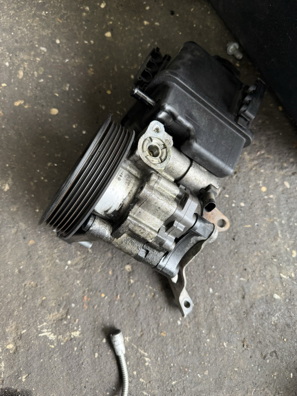 SERVO PUMPA MERCEDES W212 W204 C E 651