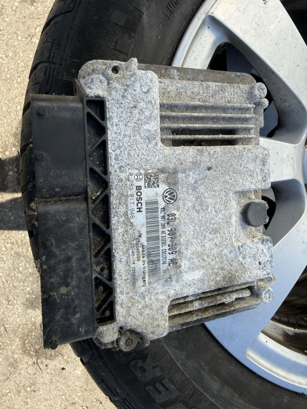 ECU ELEKTRONIKA MOTORA PASSAT 7 2.0 TDI 03L907379AE 0281017946