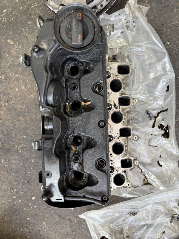 GLAVA MOTORA 2.0 TDI TOURAN CFH 03L130373J