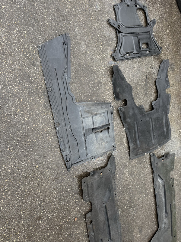PLASTIKA ZASTITA TEPIH SUSPLEH MOTORA PODA BMW F30