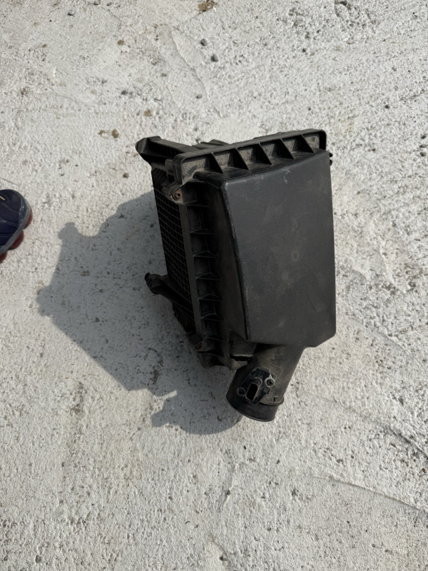 KUCISTE FILTERA ZRAKA LAND ROVER FREELANDER 2 6G92-9600