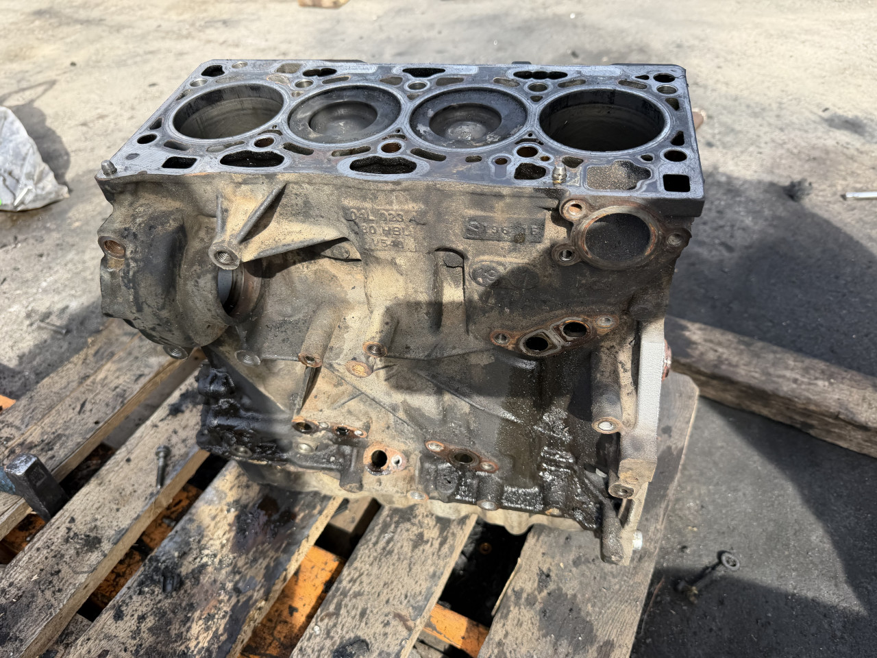 MOTOR CXX GOLF 7 VII SKODA 1.6 TDI 81KW BLOK RADILICA