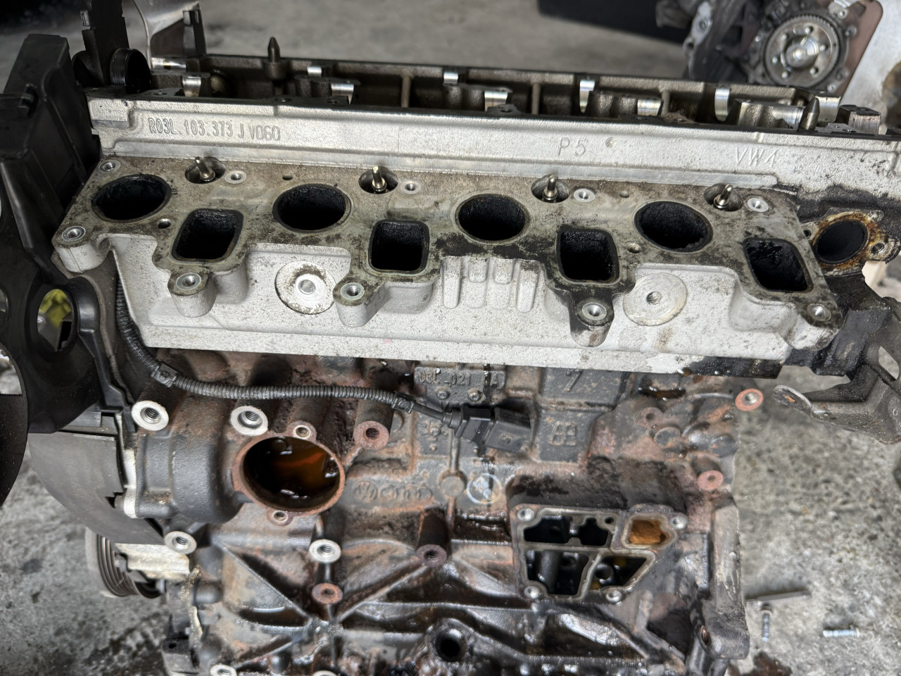 GLAVA PASSAT 7 AUDI 2.0 TDI 16V  03L103373J R03L103373J