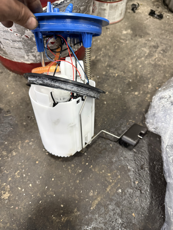 PUMPA GORIVA AUDI Q2 A3 GOLF 8 OCTAVIA A8 IV 5WA919051A