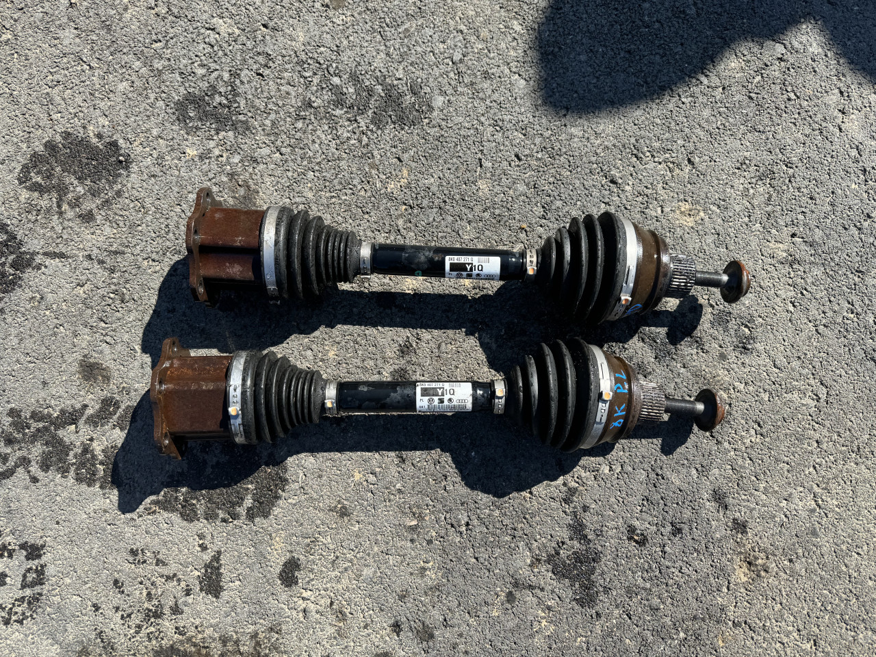 POLUOSOVINA ZGLOB AUDI A4 A5 8K 8T 8K0407271Q