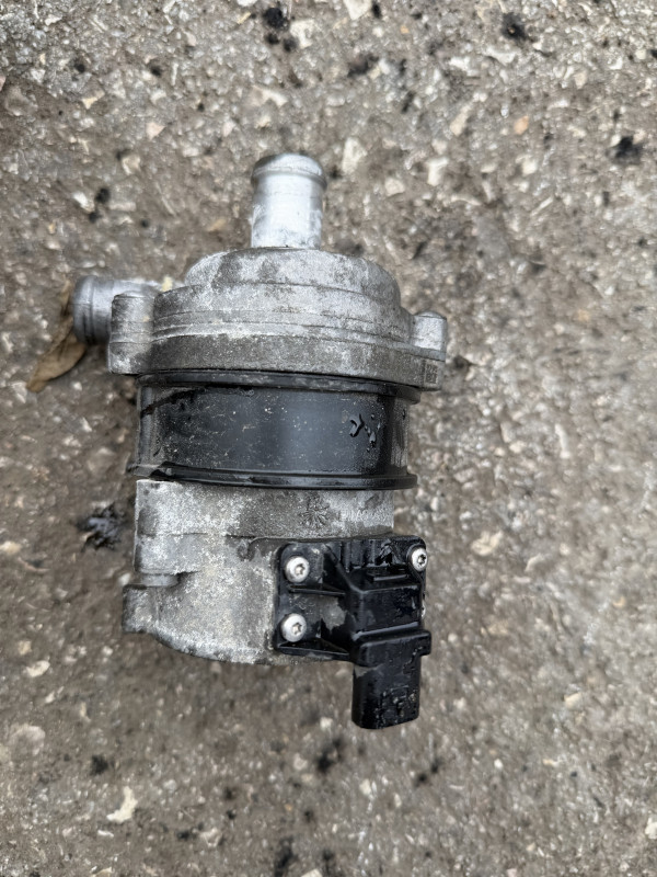 POMOCNA PUMPA VODE AUDI A4 B9 4H0965567A
