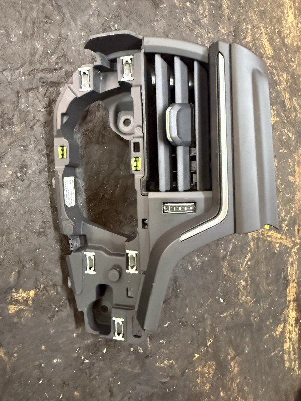 RESETKA VENTILACIJE AUDI A4 B9 F5 A5 8W1820901B